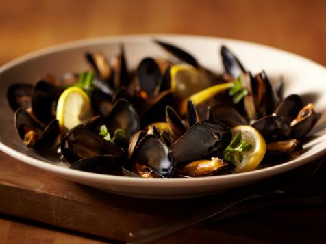 Lemon and Garlic Steamed Mussels