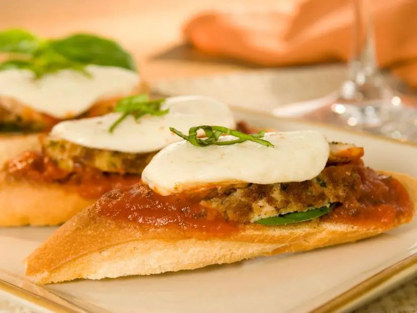 Chicken topped wtih tomato sauce, bread crust and cheese
