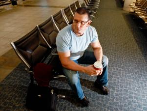 FNM_040110-Robert-Irvine-004_s4x3