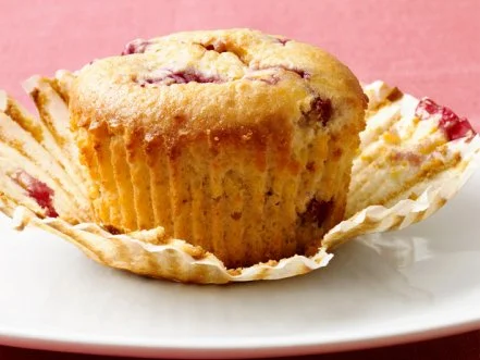 Low-Fat Raspberry-Corn Muffins 
