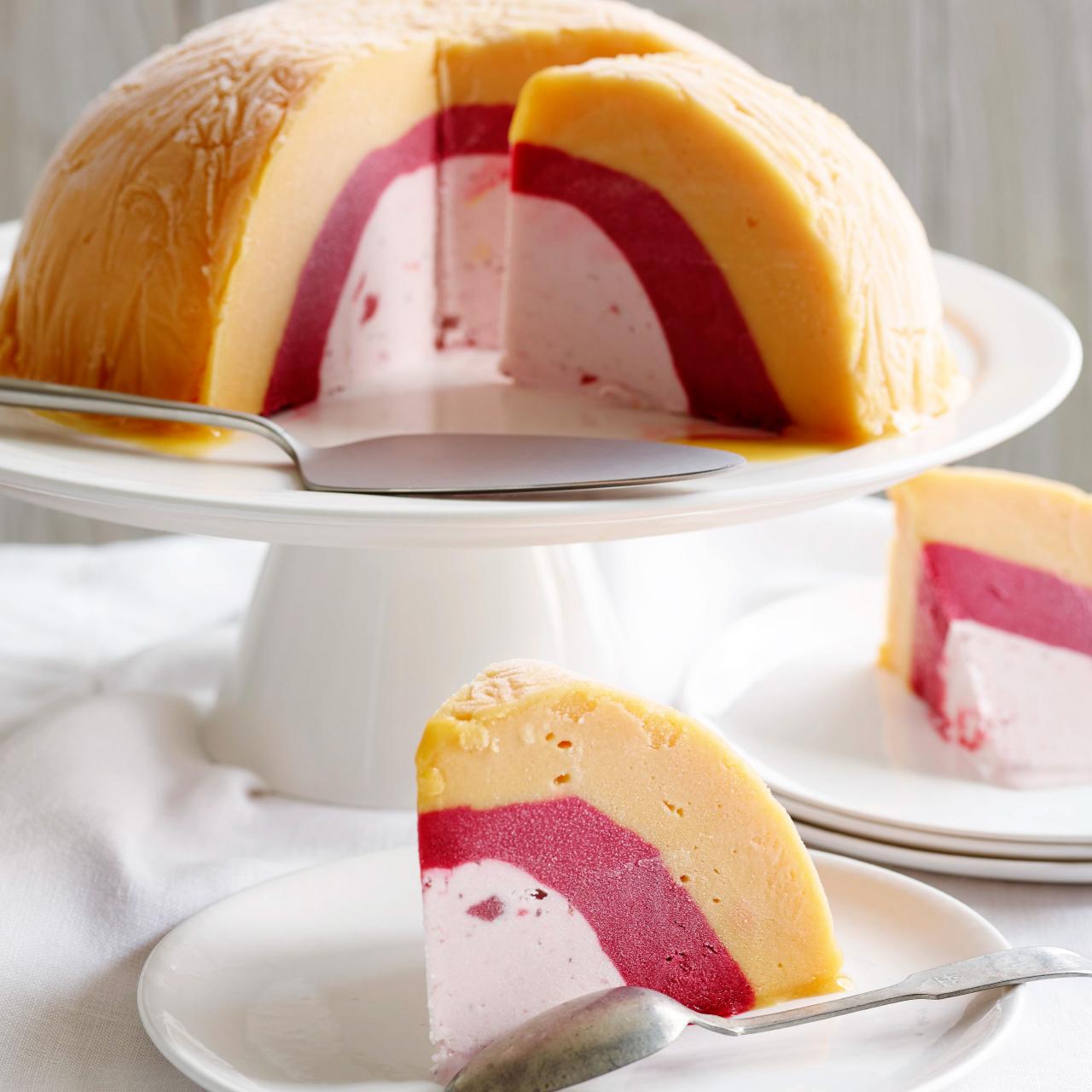 https://food.fnr.sndimg.com/content/dam/images/food/fullset/2010/3/8/0/IG0503_Ice-Cream-Bombe_s4x3.jpg.rend.hgtvcom.1280.1280.suffix/1400006379604.jpeg