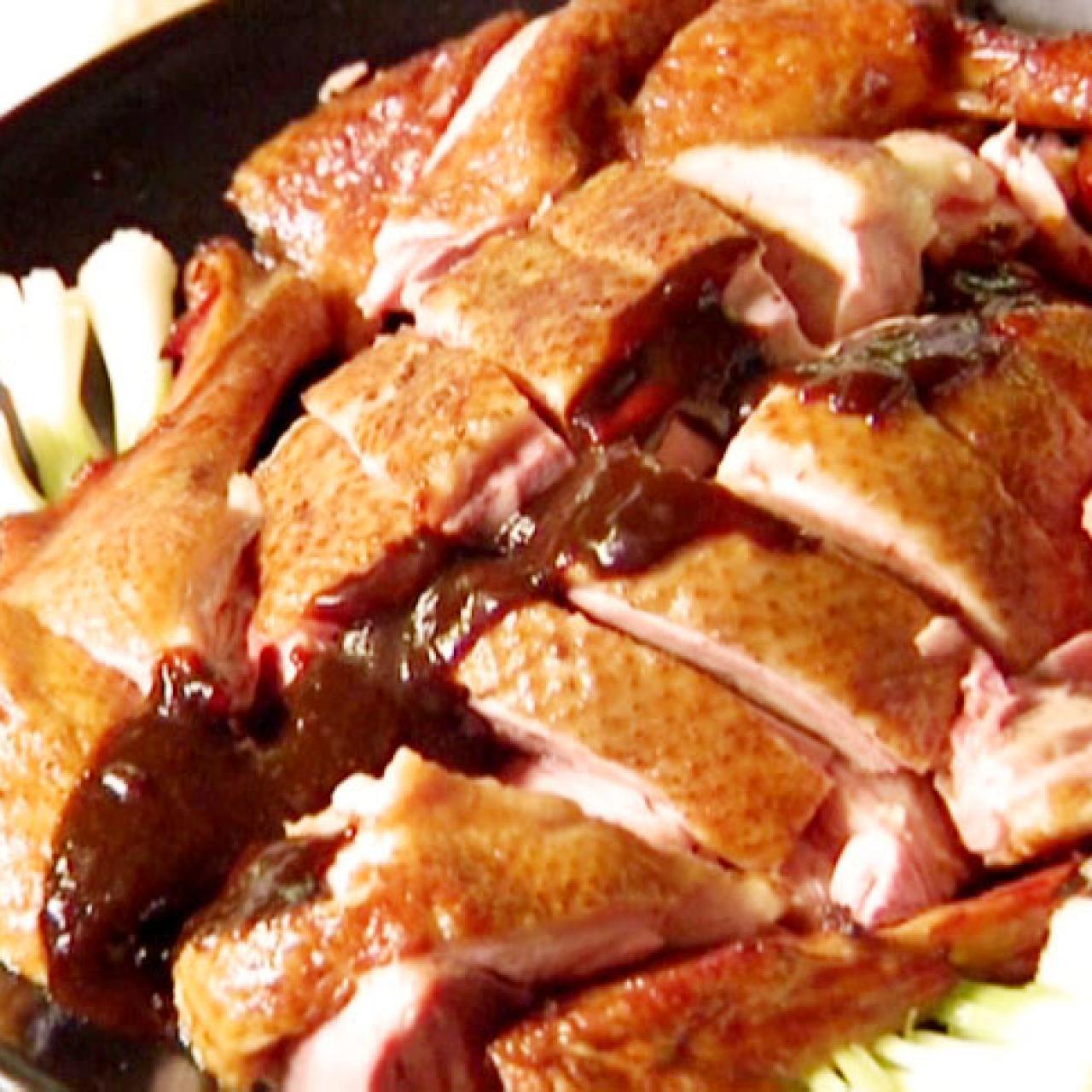 https://food.fnr.sndimg.com/content/dam/images/food/fullset/2010/4/15/0/0045051F2_Tea-Smoked-Duck_s4x3.jpg.rend.hgtvcom.1280.1280.suffix/1371591192895.jpeg