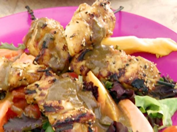 "Ono-lishious": Grilled Sesame Chicken Satay Papaya Salad with Hoisin Balsamic Vinaigrette