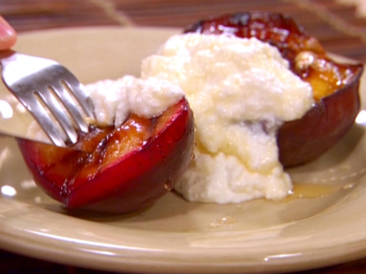 https://food.fnr.sndimg.com/content/dam/images/food/fullset/2010/4/2/0/0044981F1_Grilled-Fruit-with-Honey-and-Ricotta_s4x3.jpg.rend.hgtvcom.1280.960.suffix/1371591222809.jpeg