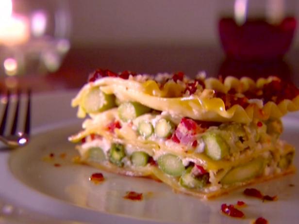 Giada de Laurentiis's Asparagus Lasagna recipe