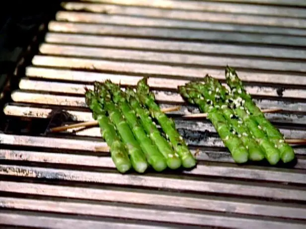 Sesame Grilled Asparagus Recipe | Food Network