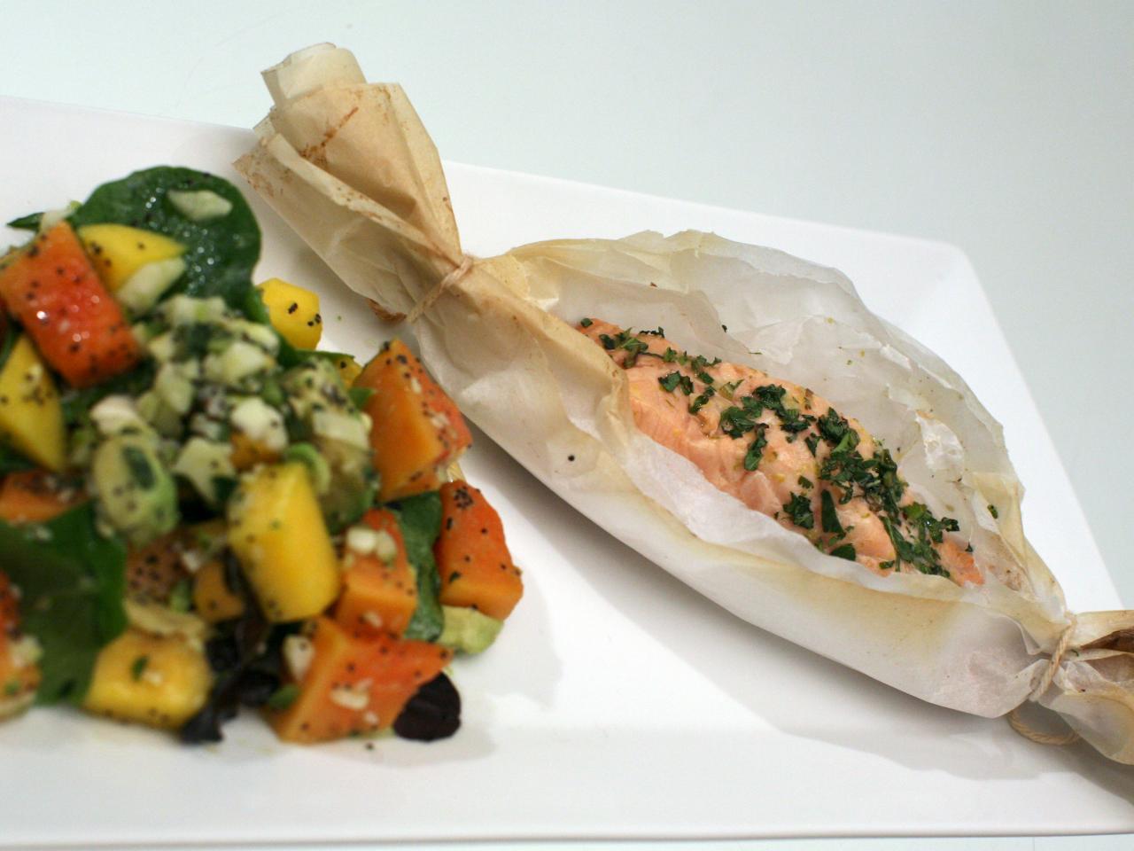 SALMON EN PAPILLOTE: SALMON & VEGETABLES BAKED IN PARCHMENT PAPER