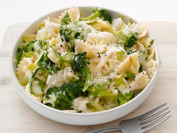 bow tie pasta with broccoli and potatoes
