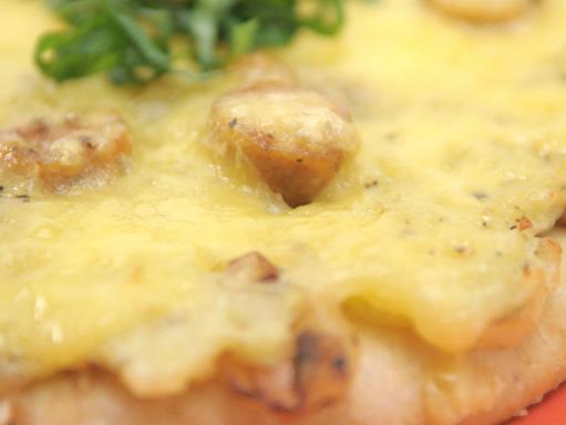 Garlic Mashed Potato Pizza with Arugula and Fennel Salad Recipe | Aria ...