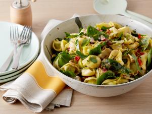 spinach artichoke pasta salad uses tortellini