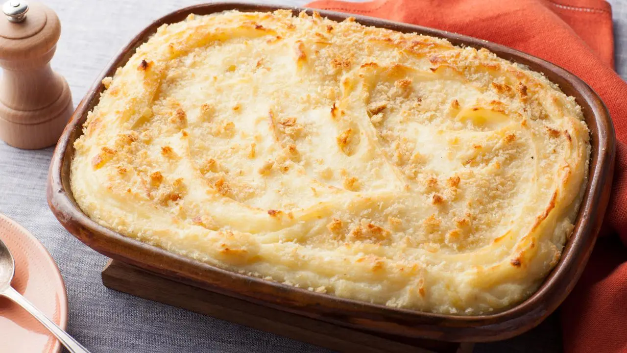 Baked Mashed Potatoes with Parmesan Cheese and Bread Crumbs