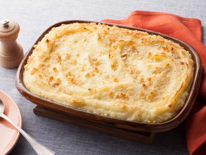 Baked Mashed Potatoes with Parmesan Cheese and Bread Crumbs