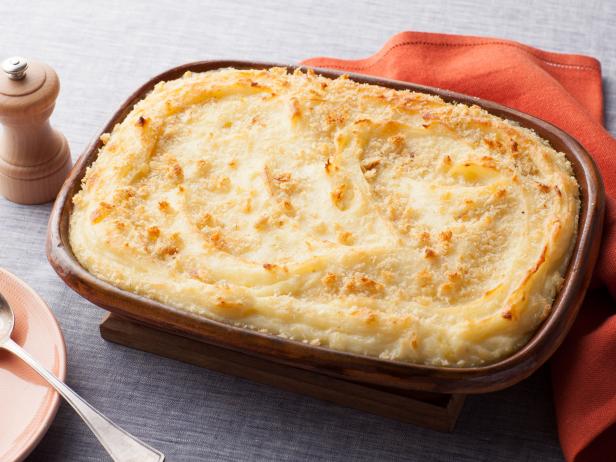 Baked Mashed Potatoes with Parmesan Cheese and Bread Crumbs