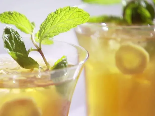 Iced Ginger Green Tea Recipe | Sandra Lee | Food Network