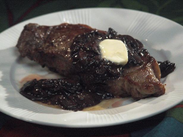 New York Strip Steak with Red Wine Mushroom Sauce_image