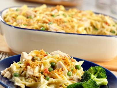 Pioneer Woman Tuna Casserole Recipe / #chicken casserole recipes #kale recipes #eggnog recipes # ... / Pour into your prepared casserole dish and top with the remaining cheese.