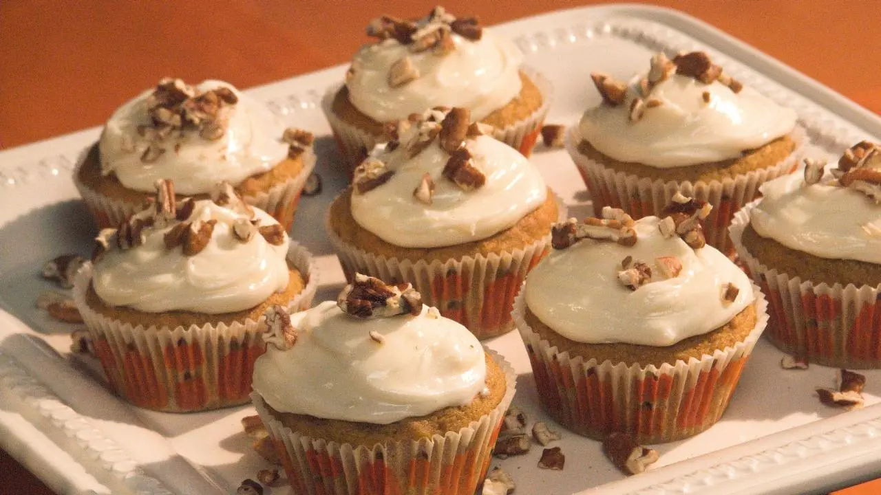 Neelys' Pumpkin-Maple Cupcakes