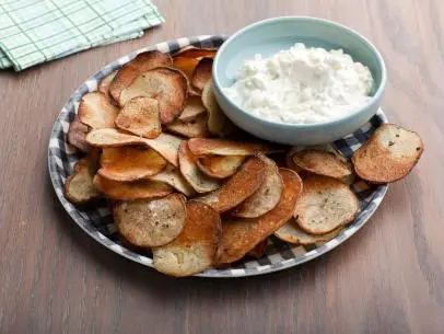 Cracked Pepper Potato Chips with Onion Dip