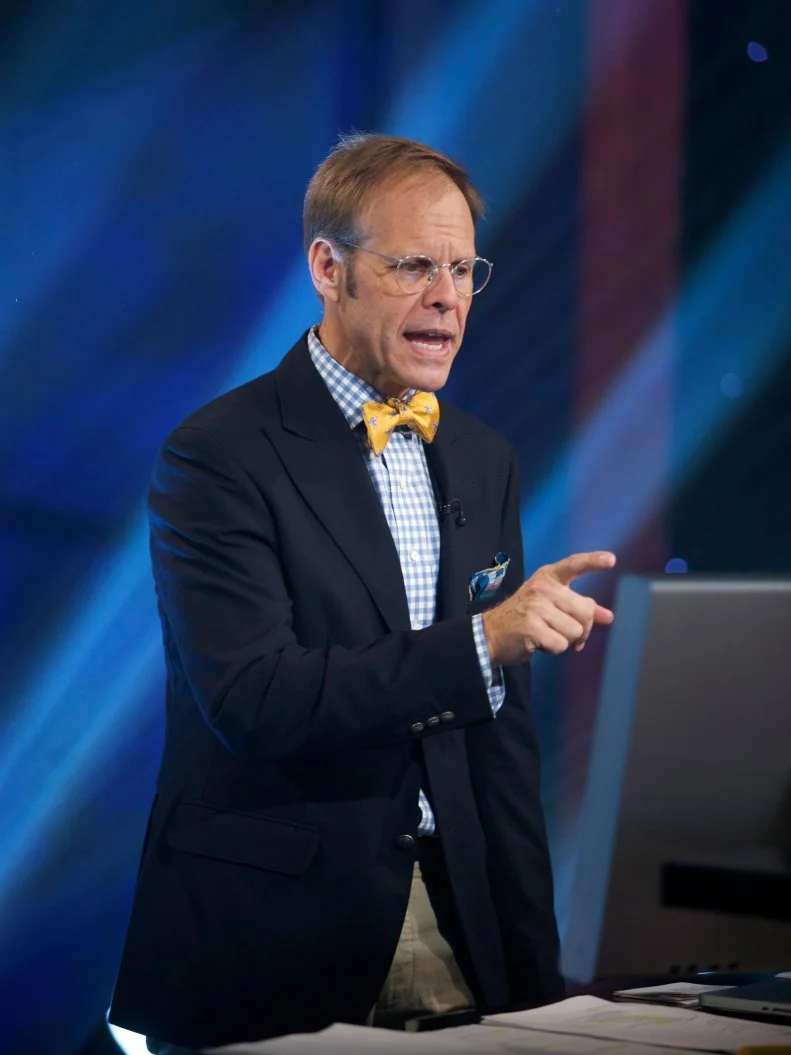 Iron Chef America - Season 10, filmed at The Food Network Studios in New York City. Secret Ingredient for Episode IA1024 is Peach.Commentator Alton Brown during Iron Chef America Battle Peach, Episode 1024, as Seen on Food Networkâ  s Iron Chef America - Season 10