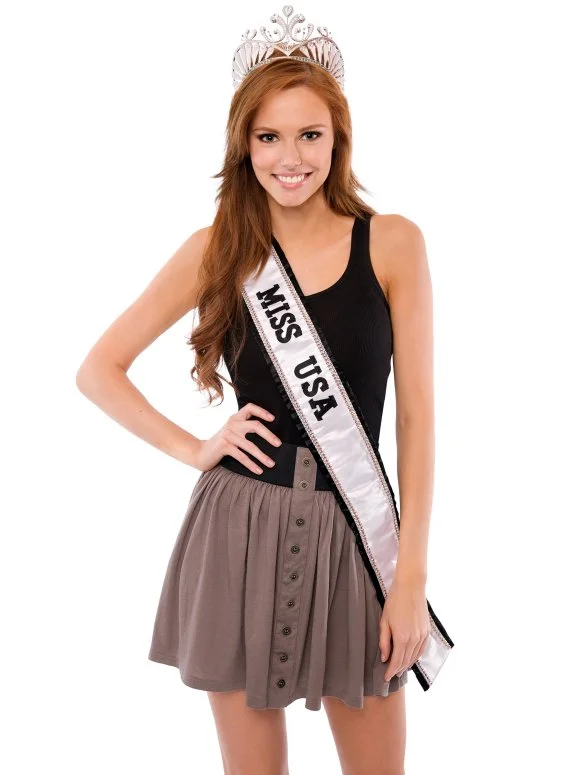 Contestant Alyssa Campanella as seen on Food Network's Rachael Vs. Guy: Celebrity Cook Off Season 1