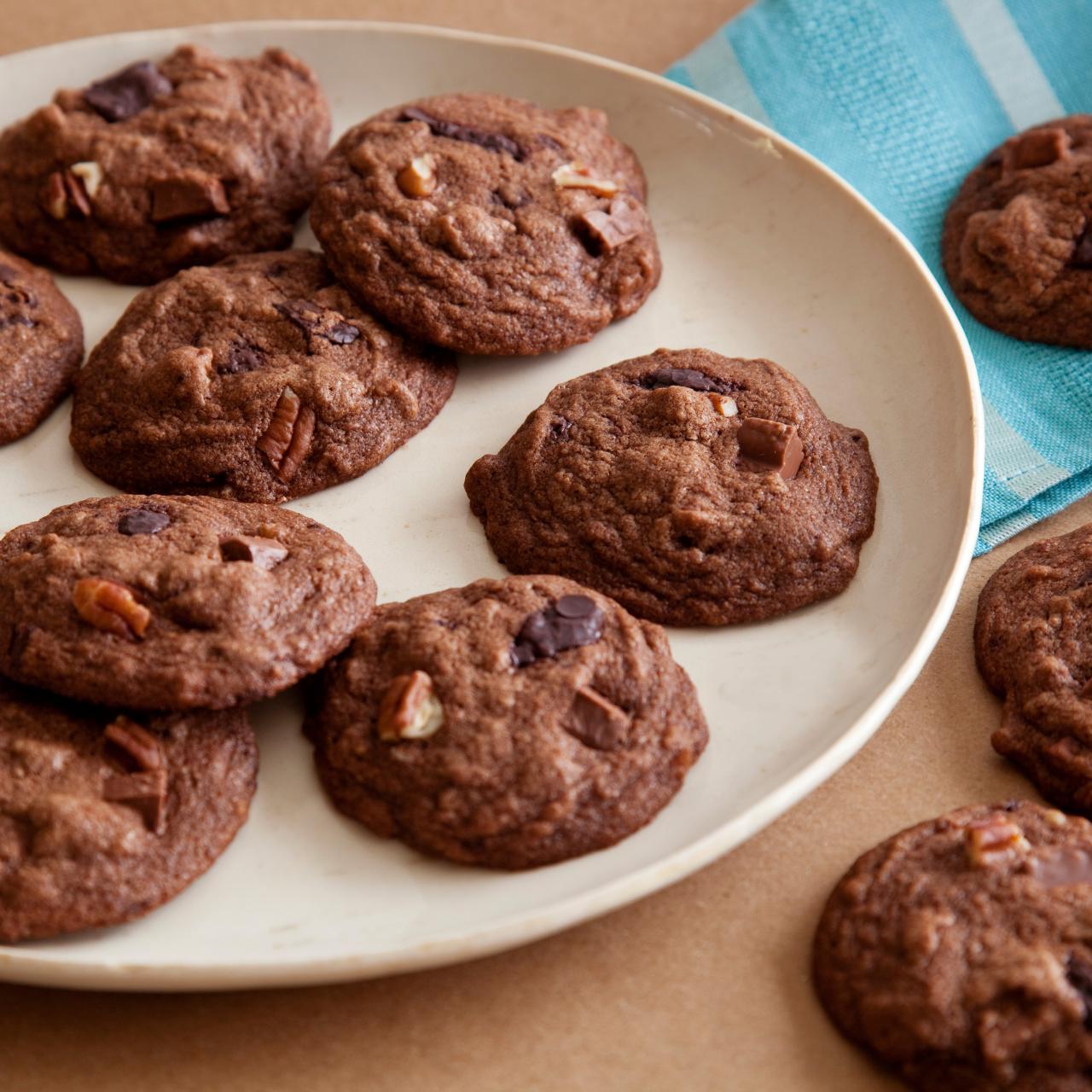 Copycat '90s Hardee's Chocolate Chip Cookies - Taste Before Beauty