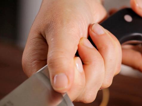 Learn How to Hold a Knife the Right Way