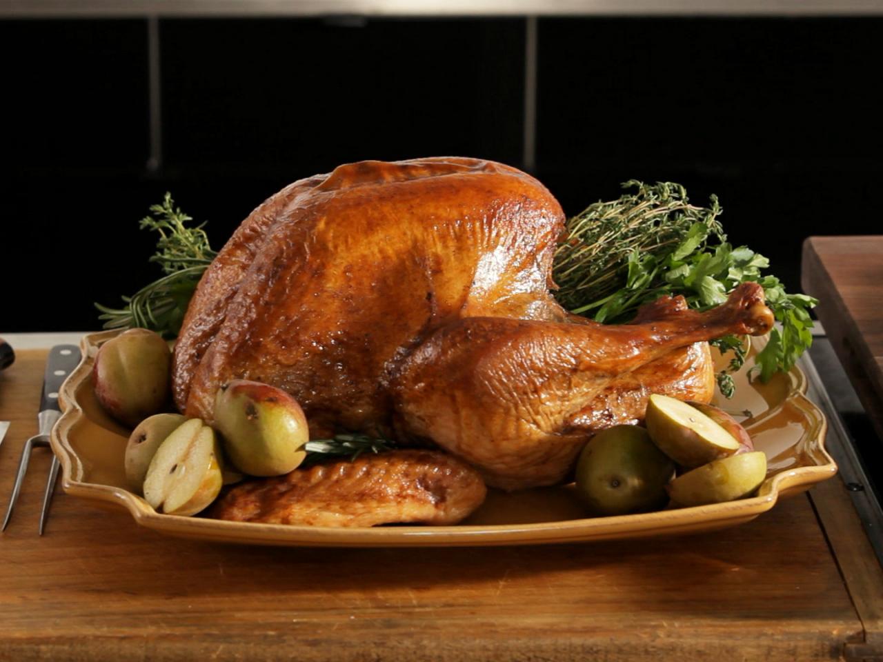 How to Carve a Turkey: A Step-By-Step Guide : Recipes and Cooking ...