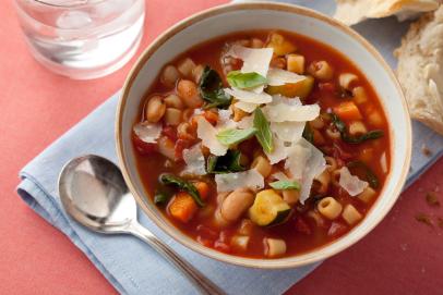 https://food.fnr.sndimg.com/content/dam/images/food/fullset/2011/4/19/1/FN_minestrone-014_s4x3.jpg.rend.hgtvcom.406.271.suffix/1382539877918.jpeg