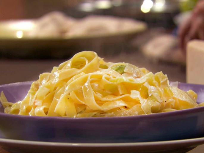 Egg Pasta with Leeks Recipe | Rachael Ray | Food Network