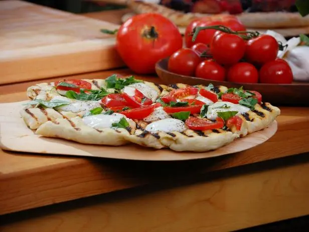 Bobby Flay's Margherita Pizza