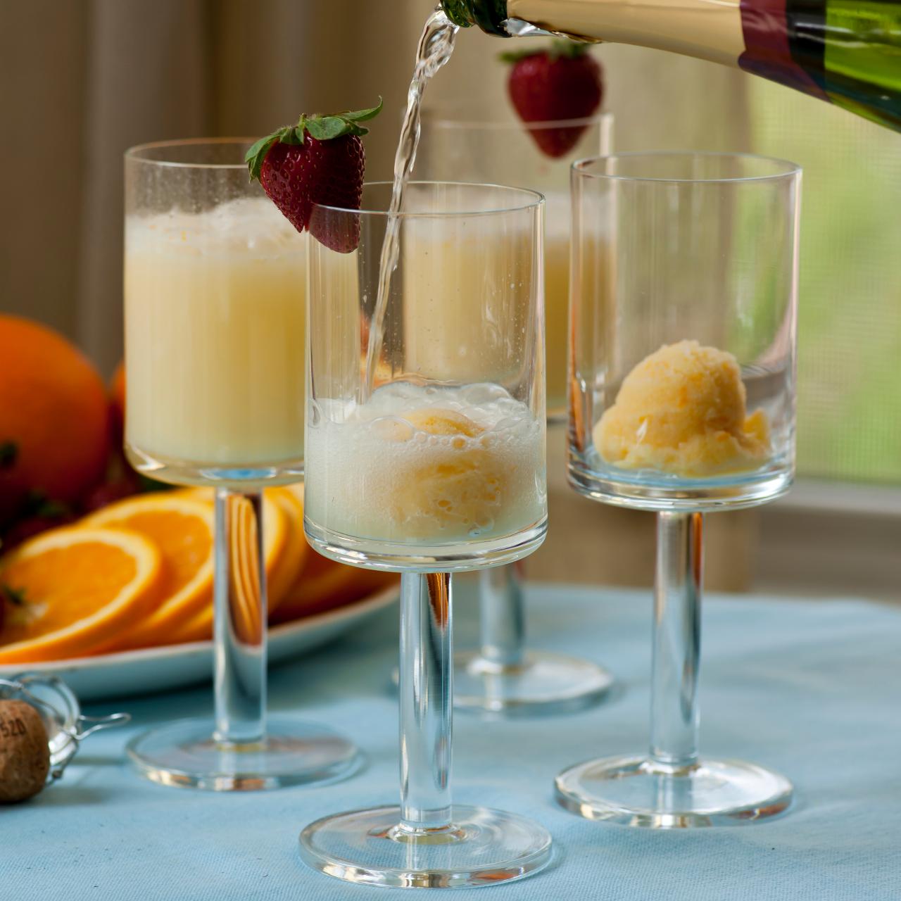 https://food.fnr.sndimg.com/content/dam/images/food/fullset/2011/5/3/2/CC_Orange-Cream-Mimosa_s4x3.jpg.rend.hgtvcom.1280.1280.suffix/1371597616926.jpeg