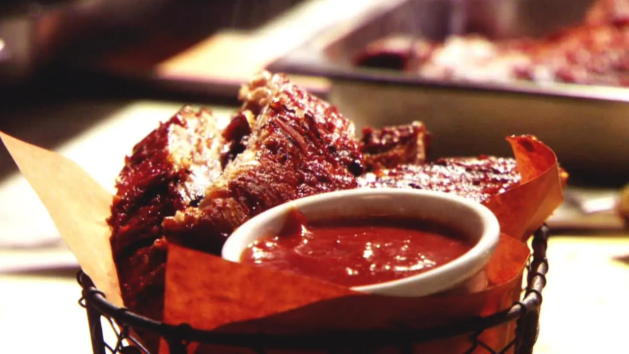 Dry Rubbed Ribs with Vinegar BBQ Sauce
