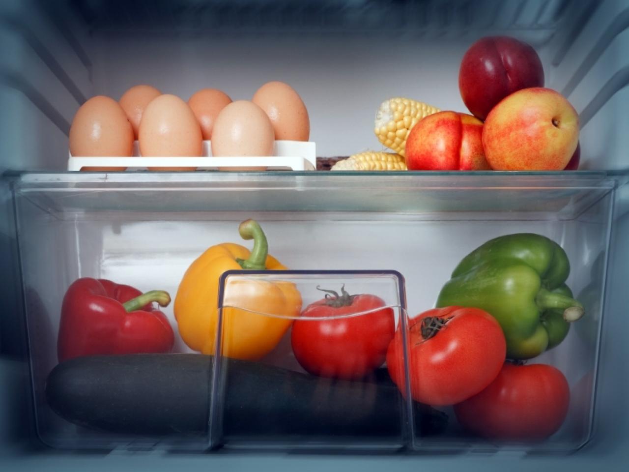 Хранить помидоры в холодильнике