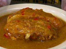 From roasted chicken to oxtails to empanadas, Guy's a fan of the traditional Belizean dishes served at Garifuna Flava on the south side of Chicago. Chef Yolanda Castillo treated him to homemade hudut baruru, or mashed plantains, with tikini, a peppery cabbage and fish stew, on Triple D.