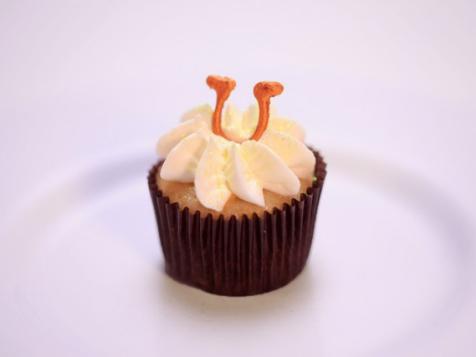 Peaches n' Cream Cupcakes