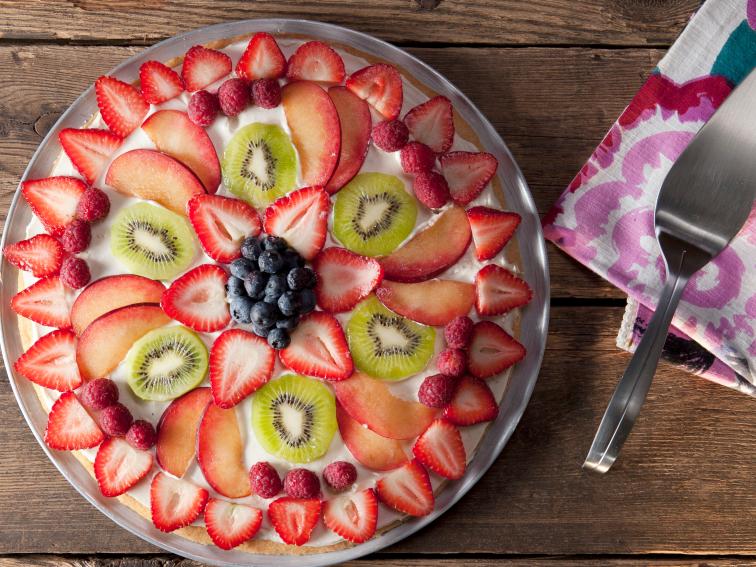 Sugar Cookie Crust Fruit Pizza Recipe Kelsey Nixon Food Network