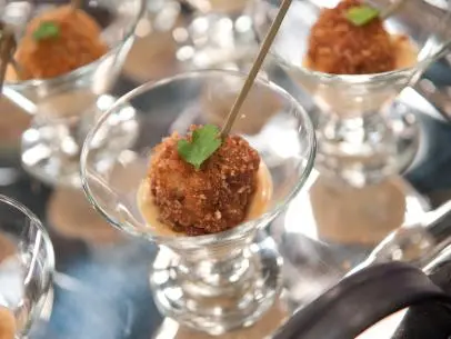 FNS7 Episode 4 Finalist Jyll Everman's "Rice Krispies" Dish Beauty for Kellogg's Camera Challenge.  Ingredients:  Rice Krispies Crab Fritter w/ a Sriracha Aioli.