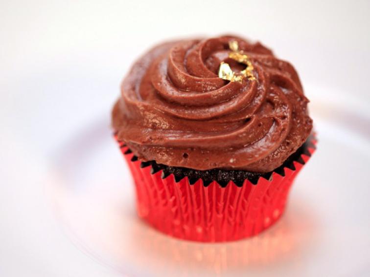 Standing Ovation Sweet Chocolate Port Cupcakes, Port Wine Reduction