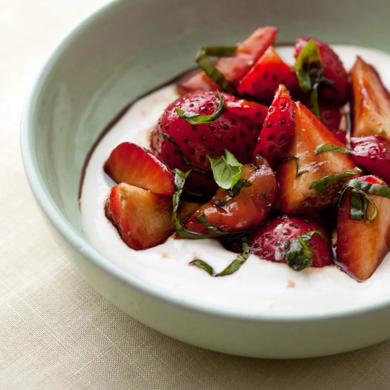 https://food.fnr.sndimg.com/content/dam/images/food/fullset/2011/6/6/0/EK0512_Balsamic-Strawberries-with-Ricotta-Cream_s4x3.jpg.rend.hgtvcom.1280.1280.suffix/1382539887494.webp