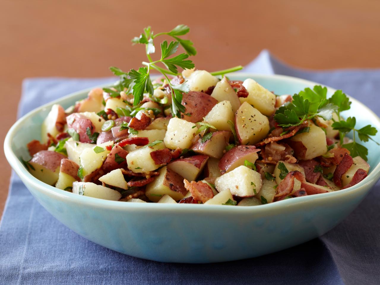 https://food.fnr.sndimg.com/content/dam/images/food/fullset/2011/6/8/0/GL1B09_german-potato-salad_s4x3.jpg.rend.hgtvcom.1280.960.suffix/1382539763830.jpeg
