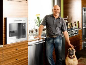 FNM-110109_Michael-Symon-and-dog-in-kitchen_s4x3