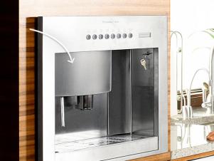 FNM-110109_Michael-Symon-ice-and-water-dispenser_s4x3