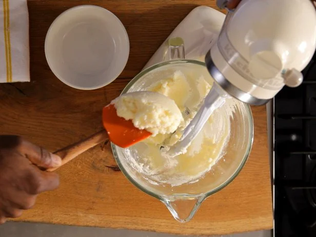 What Mixer Speed to Cream Butter And Sugar: Expert Tips Revealed