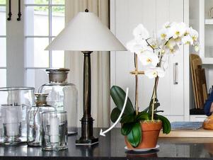 Fnm 060109_star Kitchen Ina Garten Lamp_s4x3