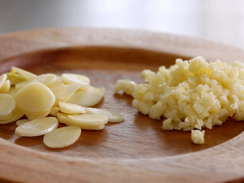 How to Mince Garlic 2