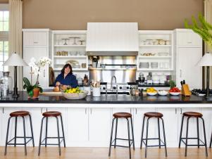 Fnm 060109_star Kitchen Ina Garten_s4x3