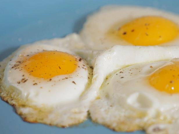 How to Fry Eggs Food Network Help Around the Kitchen