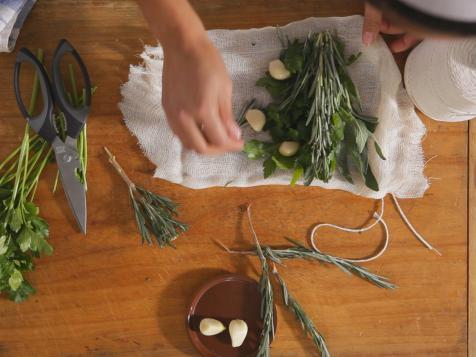 How to Make Bouquet Garni :: Free Video - Cottage in the Oaks