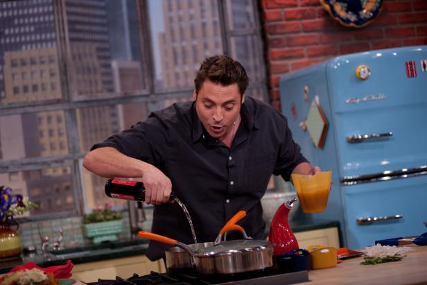 FNS7 Episode 8 Contestant Jeff Mauro giving his live demo for the Rachael Ray Show Star Challenge.