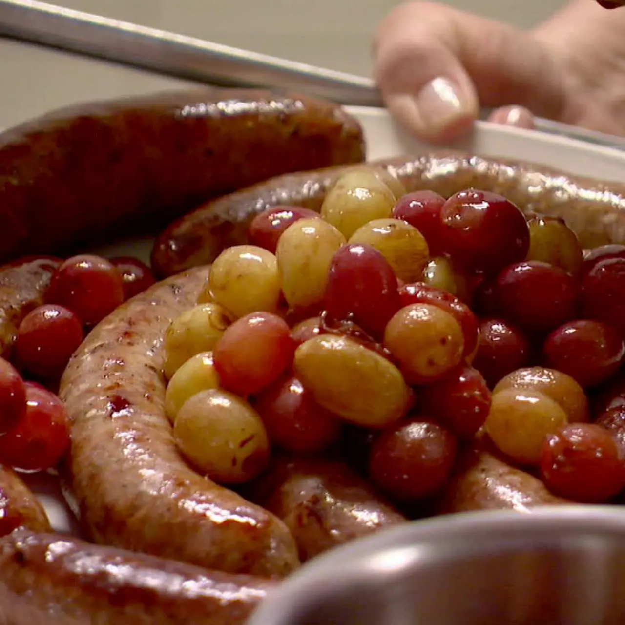 Roasted Sausages and Grapes-image